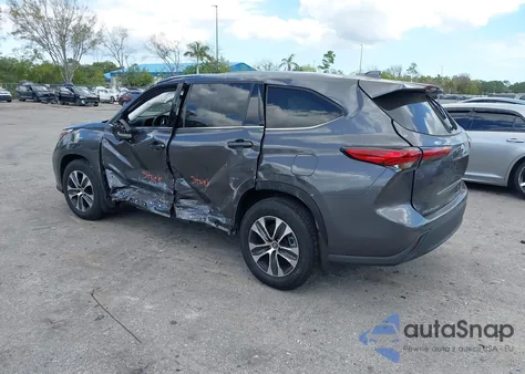 2021 Toyota Highlander Xle z USA, uszkodzony, nr VIN 5TDGZRBH0MS533741